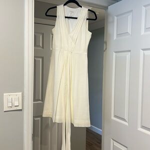 In perfect condition white summer dress. Only worn once. J crew size 2.